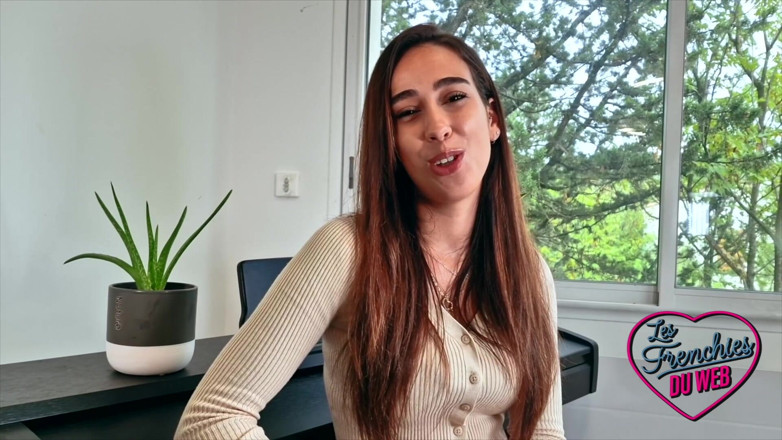 The Frenchies of the web: Каміла, не дуже сором'язлива молода пустунка, хоче, щоб її трахнули