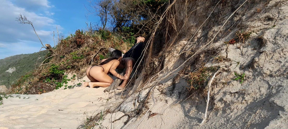 Couplebeach1: Puis-je te sucer la bite ? Rejoignez-moi