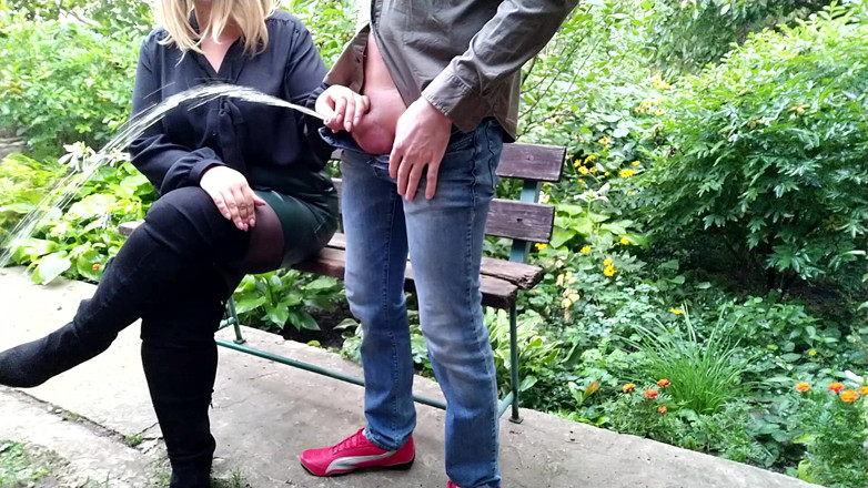 OurFetishLife: Safada milf está com tesão o suficiente para fazê-lo ao...