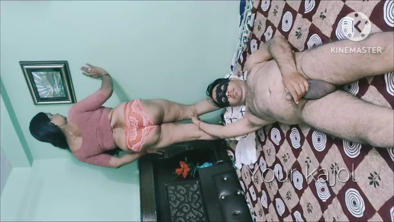 Lustykajolbhabhi: Son beau-père adore sa belle-fille voluptueuse, partie 1
