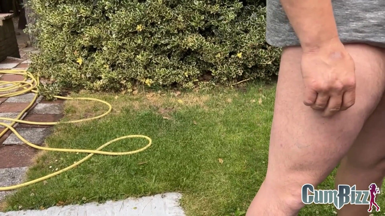 Cumbizz: Gangbang s výstřikem do kundičky krávy