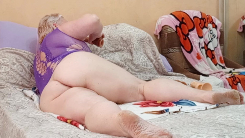 Zona901: 장난감으로 보지를 자위하는 친구