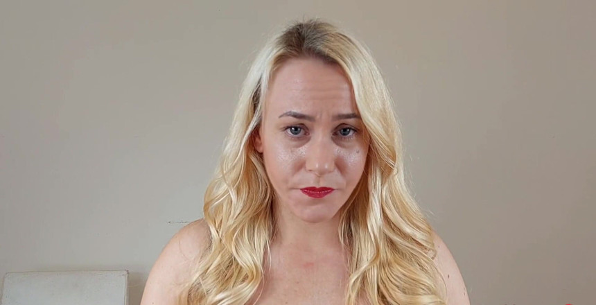 Michellexm: J’humilie ton petit pénis avec des insultes et en riant,...