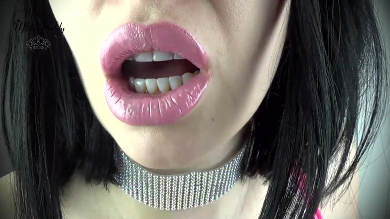 Goddess Misha Goldy: Seksi pembe dudaklarımı hayal edelim