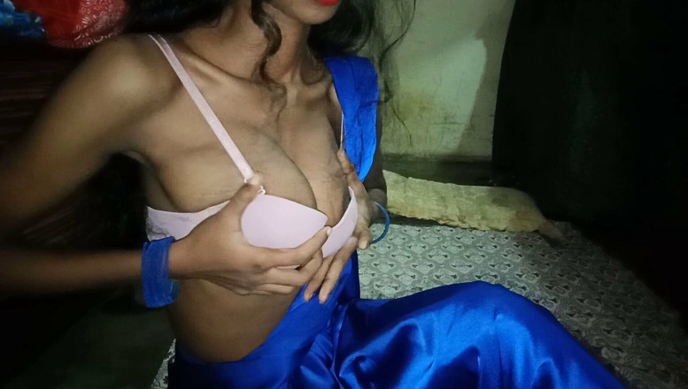 Truefuker: Bhabi manis saya menunjukkan dia mempunyai buah dada dan bermain...