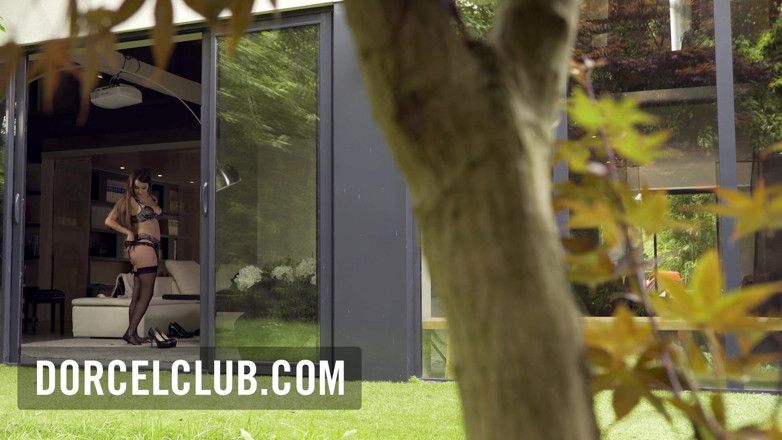 Dorcel Club: Кара, розкішна домашня дівчина