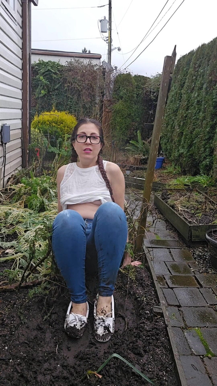 Nerdy_faery: Muddy White Mocs and Jeans Pee