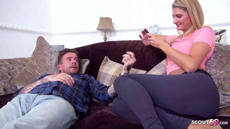 Full porn collection: Țâțe mici, dar sora vitregă cu cur perfect Eva îl seduce...