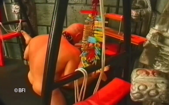 Hardcore slave sex: Dépravée et rasée [bizarre]