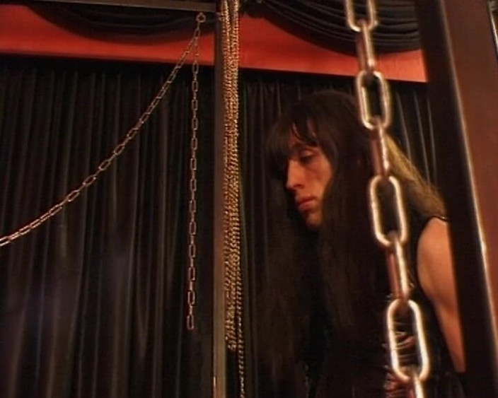 Videos Francaises: BDSMアクションでこの貧しい男性の使用人を共有するキニクフランスのドミナス