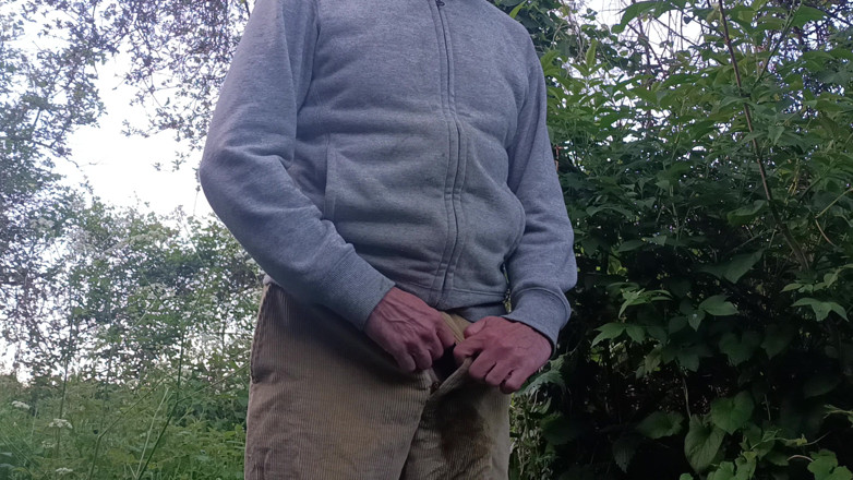 Rockardglans: Meando pantalones, masturbándose en el bosque usando cuerdas - Rockard Daddy