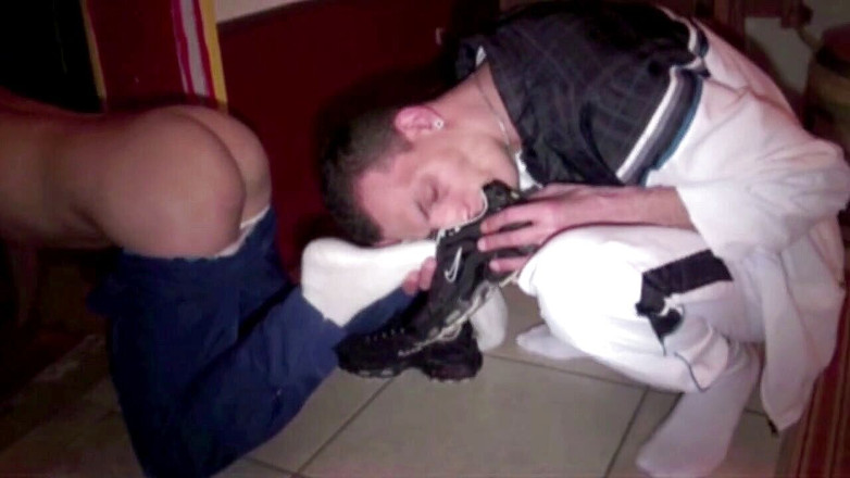 Gaybareback: Puta humillada por ton Scally boy top