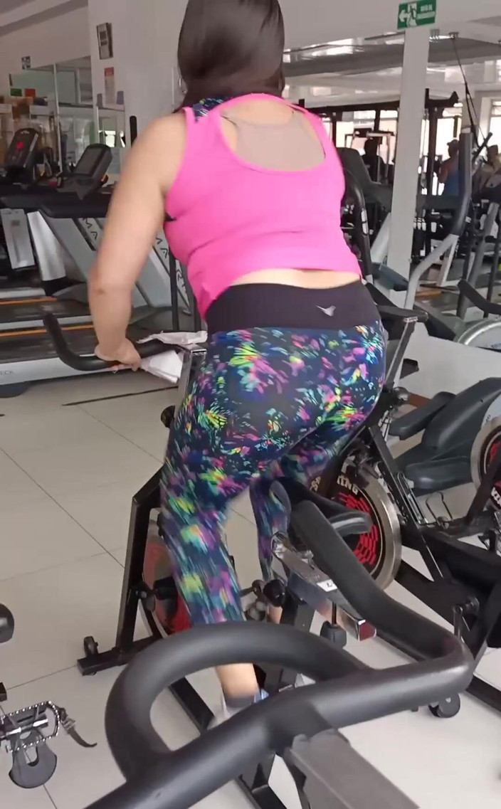 Valery Saenz xxx: Ich habe den chef meines mannes im fitnessstudio gefunden, damit...