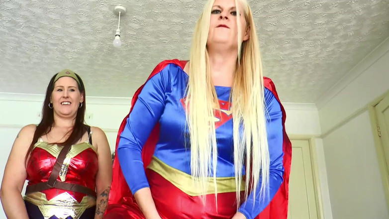 Natasha Love: Superheroines menghukum awak dengan zakar futa mereka