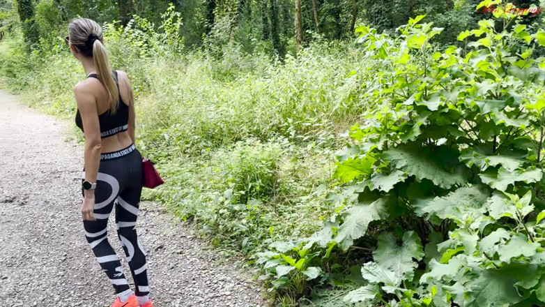 MissLeggings: Scopata E Sborrata Al Parco Con Sconosciuto