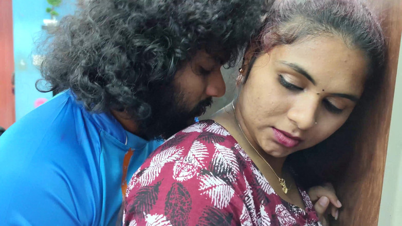 Vaishnavysharunraj: Heta par romantisk kyss
