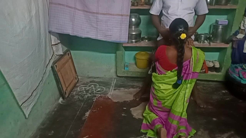 Priyanka314: Desi tetička má domácí úklidový sex s majitelem domu