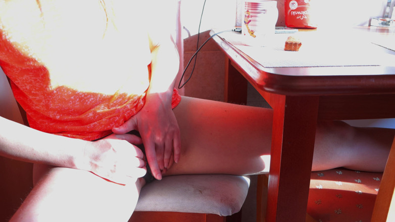 AnnaHomeMix: Frumusețe a decis să se masturbeze la Dawn Peste o...