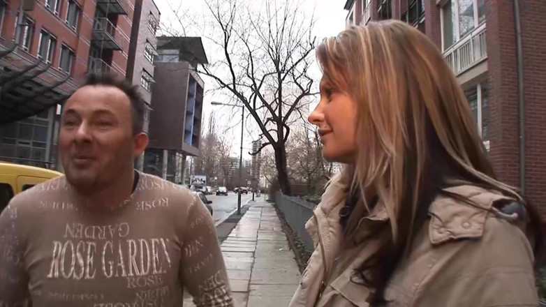 Busty German Sluts: Blonde milf uit Duitsland wordt op de achterkant van de...