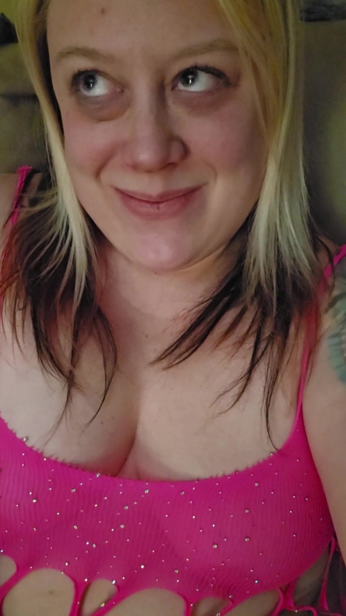 Jenn_sexxii: Styvmamma ber om att knulla och uppfödda W step sons...