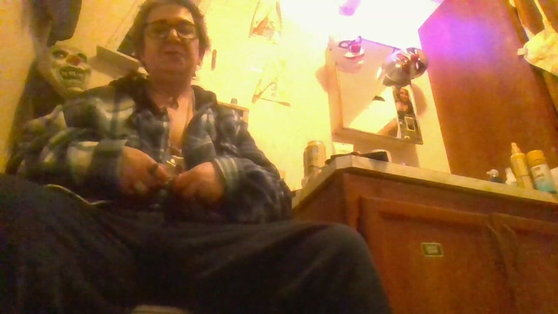 krazykristin: Horny Curvy Autie Fingers Herself