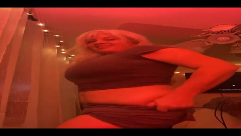 PaintedRose Taboo Femdom Fetish MILF: Menari dengan Rosie? Ayuh sweet Pea. Bangun dan mari kita...