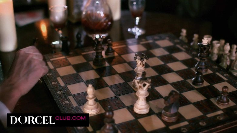 Dorcel Club: Інтенсивна оргія з гарячою брюнеткою