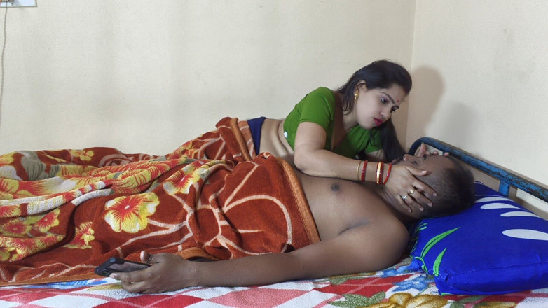 Sona bhabhi: La sexy casalinga magra indiana intrestata per fare sesso con...