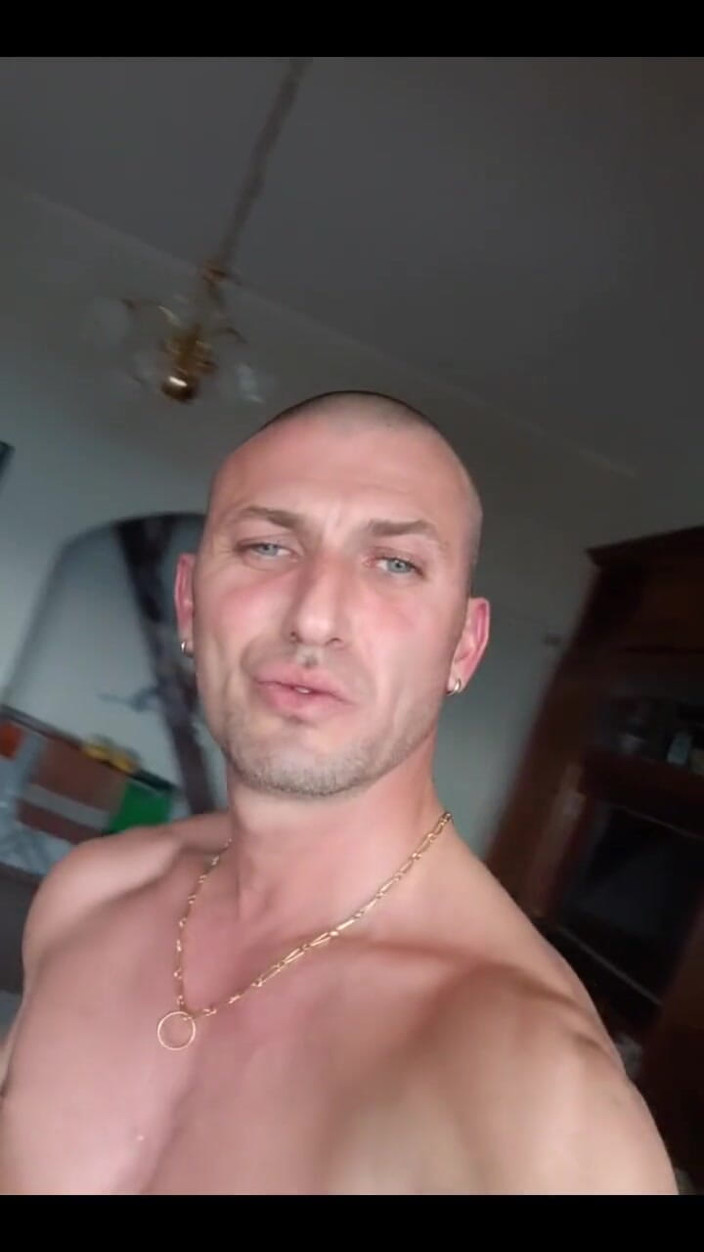 Boy jerking off: Seuls à la maison
