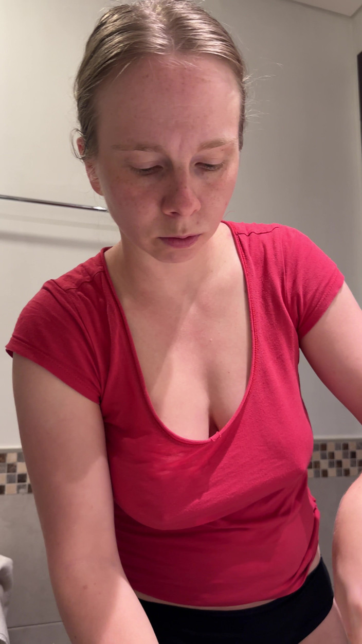 SweetLucy96: I capezzoli sono già così duri la mattina presto