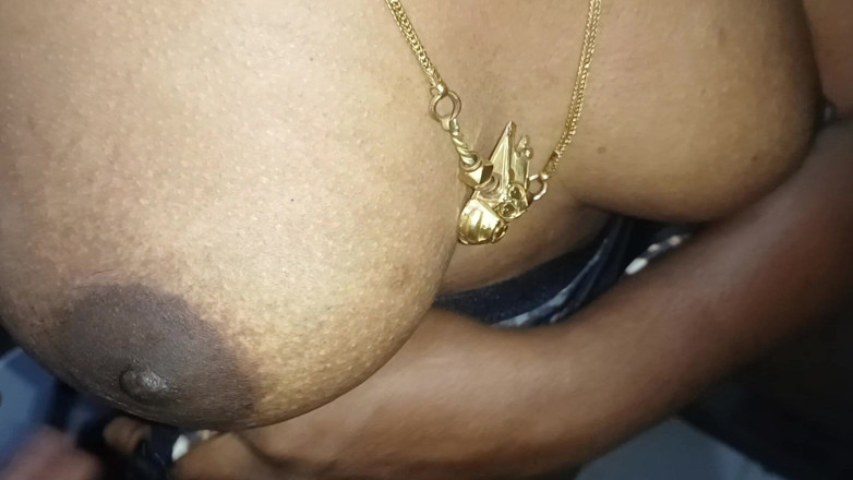 Hot Tamil Couple: Karım Saranya banyo gösterisi