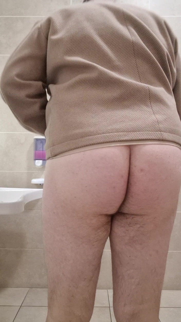 Mirko2589: Completamente desnuda con mi vestido