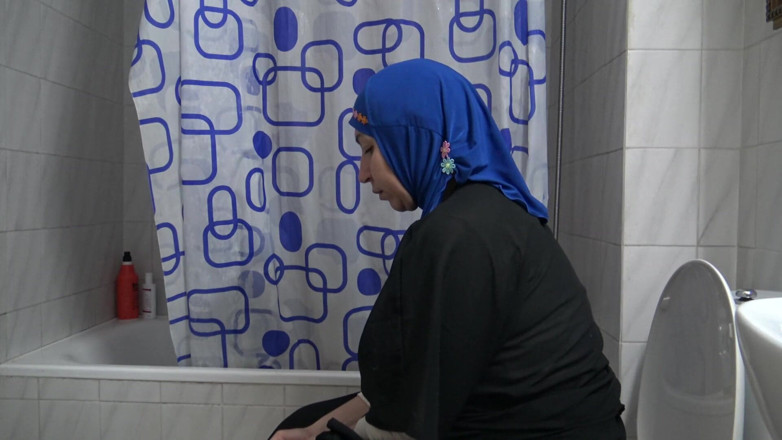 Souzan Halabi: Cette musulmane est choquée !! Elle voit accidentellement ma grosse bite !