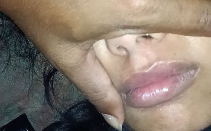 Queen4desi: L'amie de ma sœur à la maison, une jolie fille sexy...