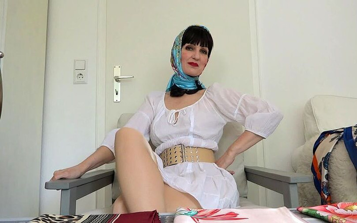 Lady Victoria Valente: Nouveau foulard en satin pour la robe d'été blanche