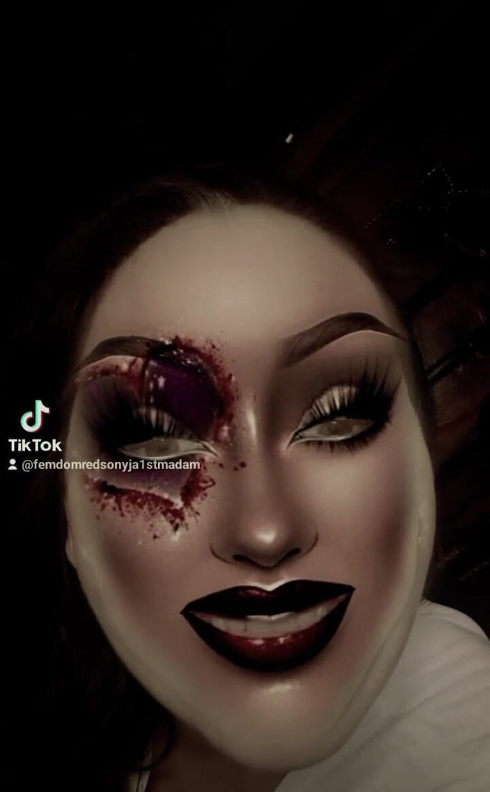 Dominatrix Redsonyja: Qween이 예술을 보이게하고 말할 때 당신은 더 나은 원래 모든 행복을 볼 수 있습니다. 2부