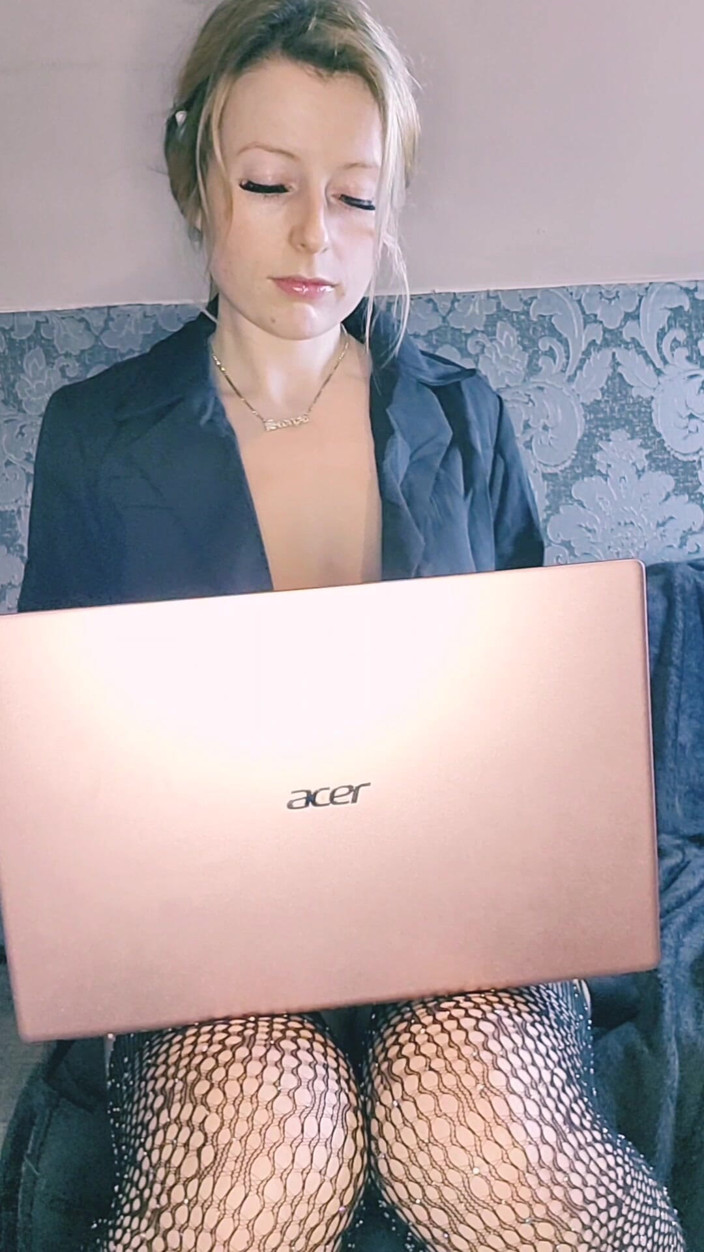 Clarabella: Votre patronne vous appelle dans son bureau...