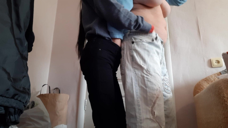 Lesbian-illusion: Ma copine et moi cachons de tout le monde que...