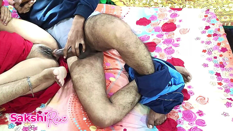 sakshi_raniii: Desi stiefmutter links im Dorf, sitzend auf dem Lund. Sex...
