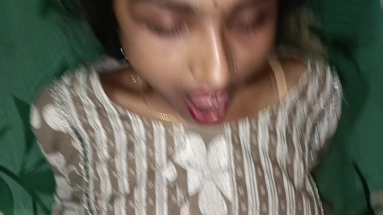 LateralChain349: Lawatan lewat malam ke bilik adik tiri saya seks ghairah...