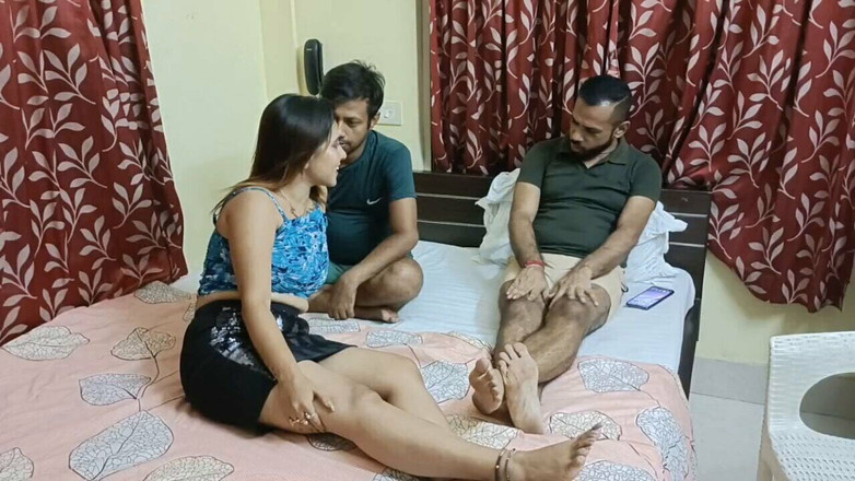 suchismitasarkar: 二人の男が女の子を招待し、彼女のMを誘惑して三人組のクソセッションを作りました