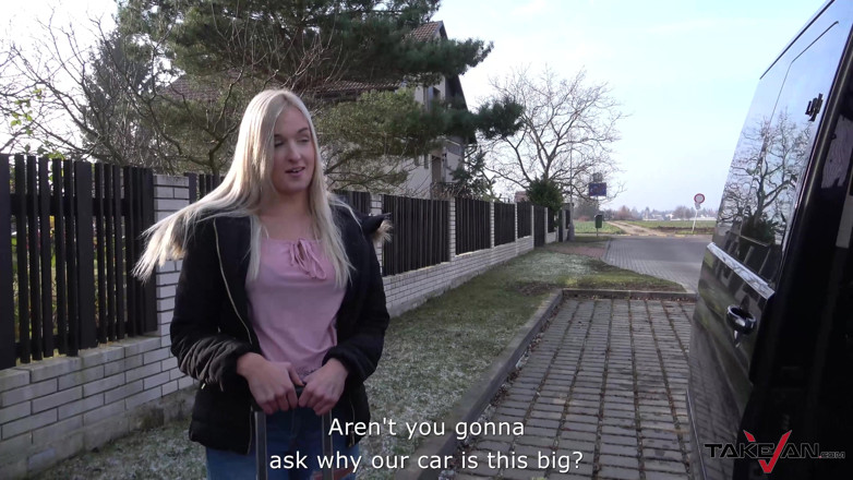Take Van: Une jeune blonde stupide trompée par un faux chauffeur de...