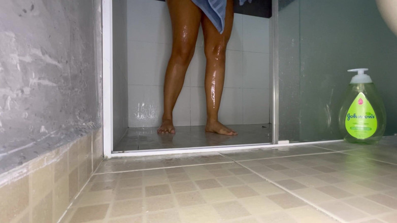 La Lucero Fetish: Unisciti a Me per Una Doccia Molto Calda