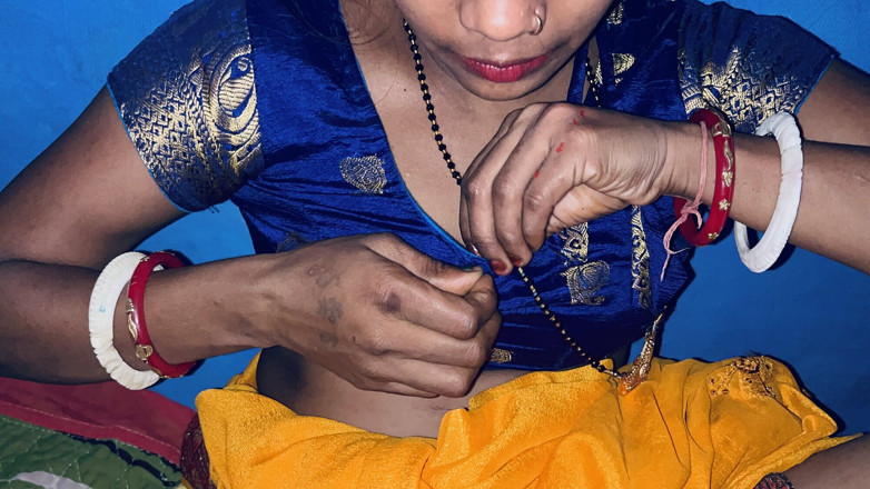 Desi Bhabhi 01: Индийская бхабхи трахает ее мужа