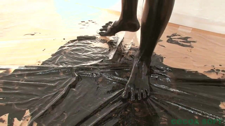 Cocoa Soft: Warna hitam untuk wanita Muda Asia