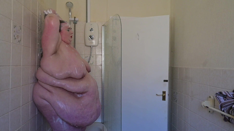 SSBBWLadyBrads: Déesse sous la douche