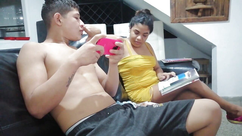 SAMANTA: Aku ngentot tetanggaku waktu dia lagi berkunjung sama istriku sambil...