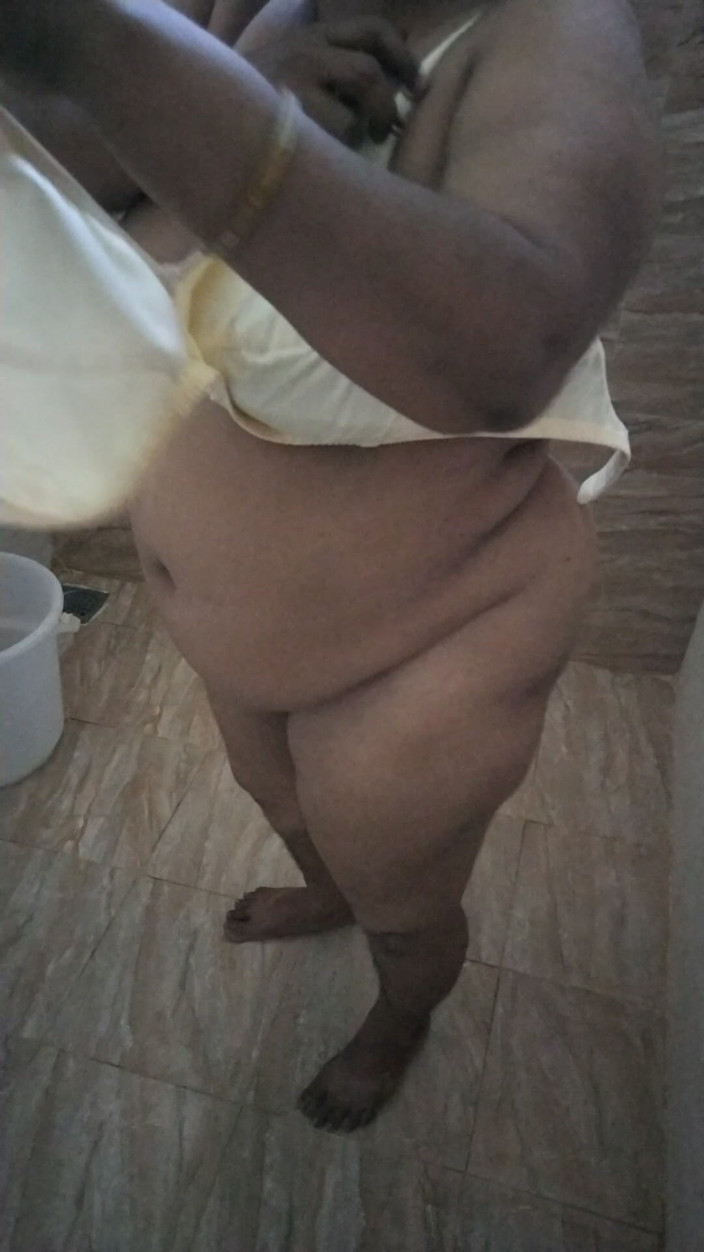 Benita sweety: Tamil ciocia gorące kąpiele