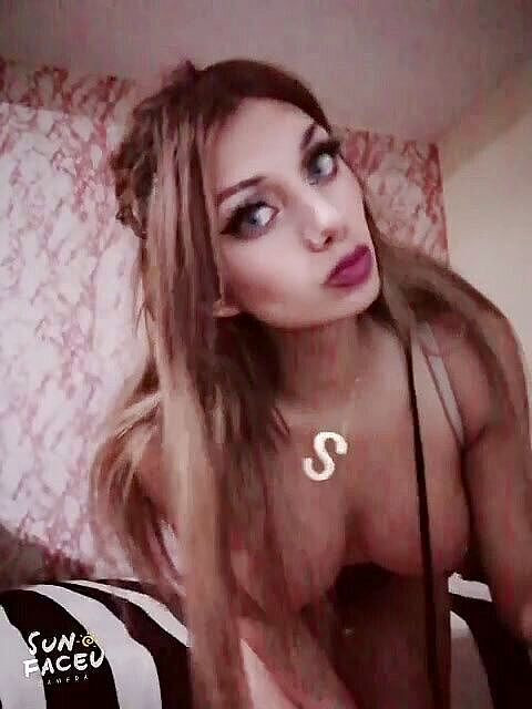 Barbietransxxxx: Tranny in het hotel met tieten