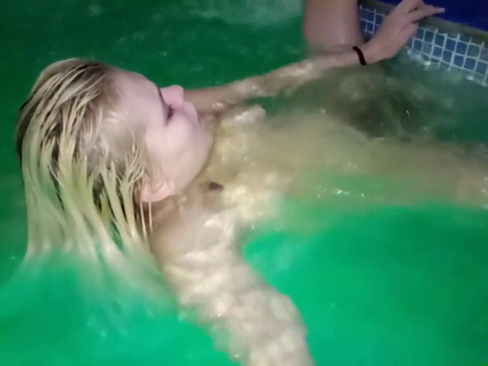 LizAngel: Selbstbefriedigung mit wasserdruck